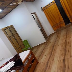 Deluxe Double Room Shower